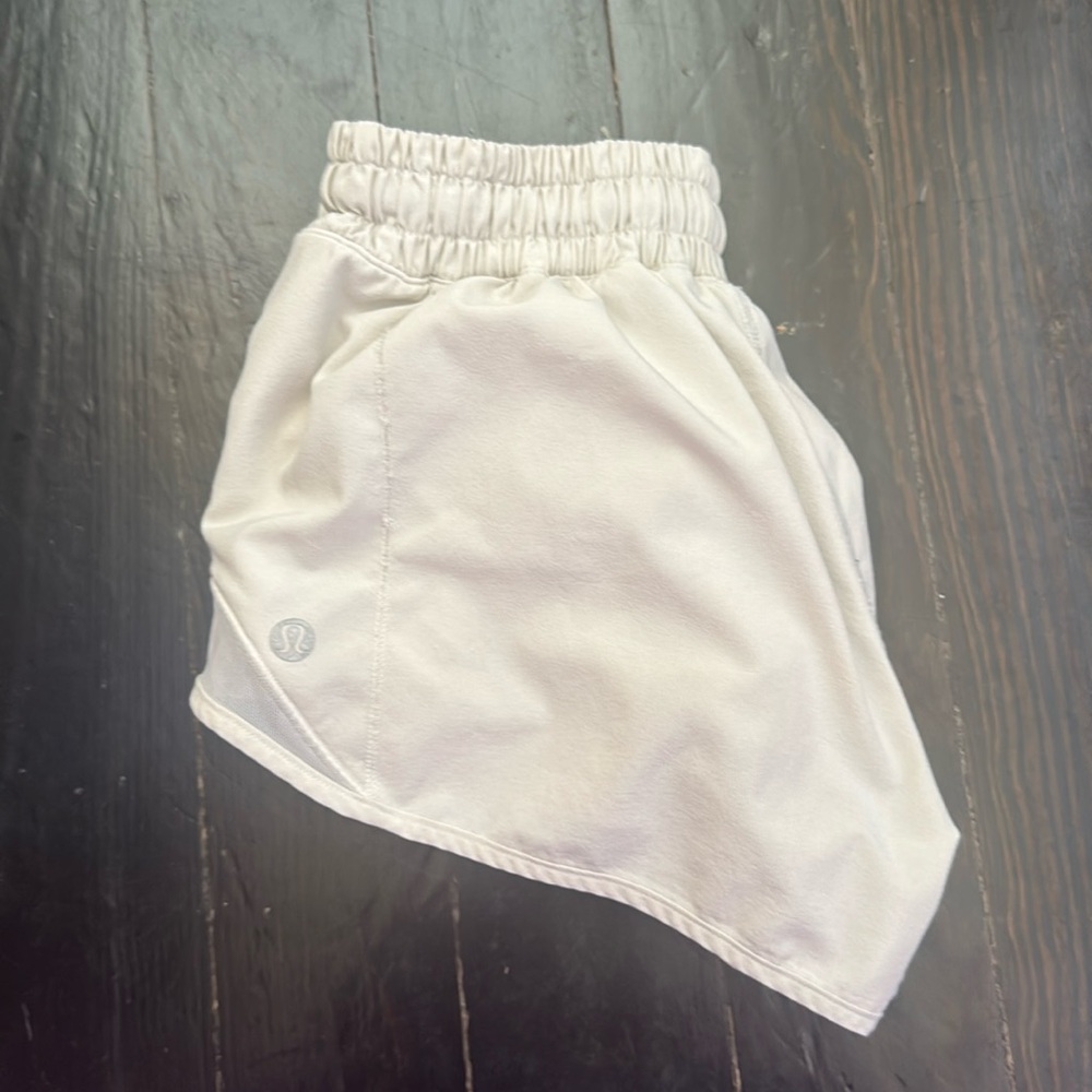 Lululemon Bone Hotty-Hots shorts